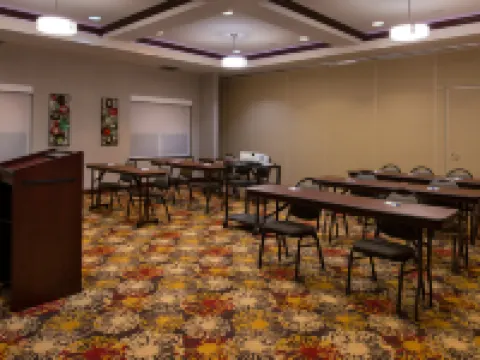 Holiday Inn Express & Suites PITTSBURG by IHG Hotels in Pittsburg