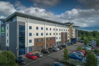 Holiday Inn Express KETTERING by IHG - parking