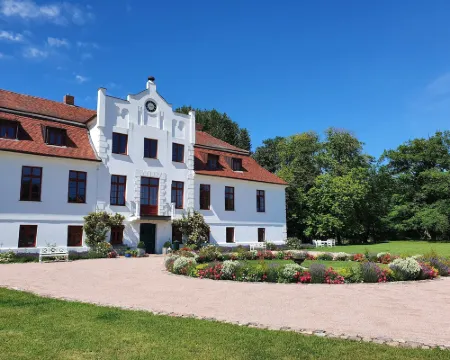 Historic Apartment in Gerdshagen with Garden Hotels in Satow