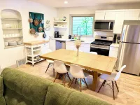 Downtown cottage with hot tub and fenced yard