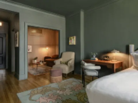 MarQueen Hotel Hotels in King County