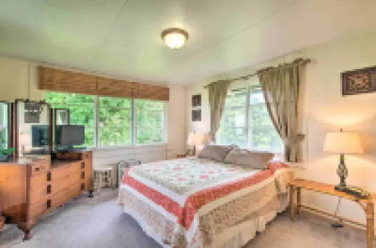 Hilo Home Base - 3 Miles to State Park and Beach!