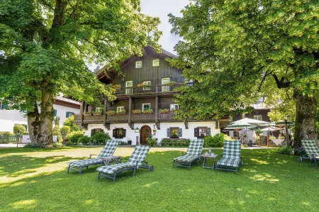 Romantikhotel Die Gersberg Alm Отели в г. Ойгендорф