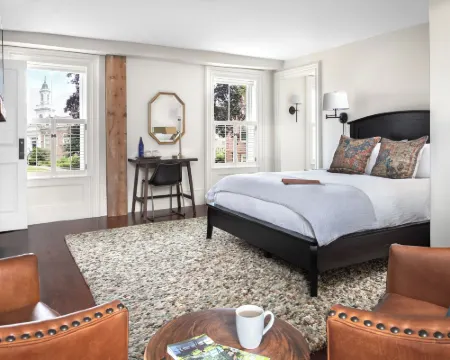 Pickering House Hotels in Wolfeboro