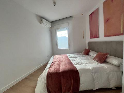 Private terrace & views. Manriquez