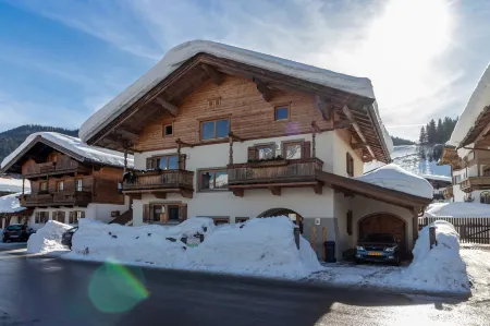 Unique Chalet in the Center of Elmau Near Skilift Отели рядом с достопримечательностью «Шивельт Эльмау - Бергбанен Эльмау»