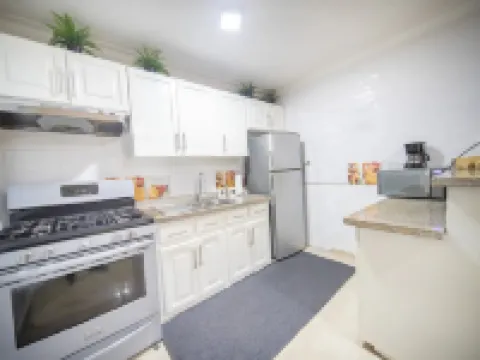 Stylish 1r-1b Apt Near the Beach and Main Street Hotels in 