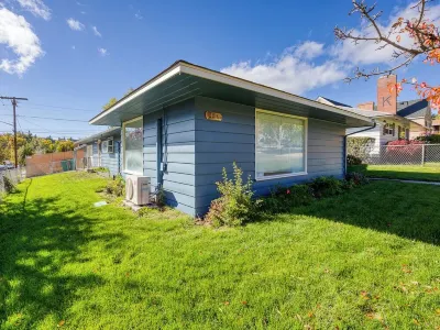 The Nest with Firepit & Backyard Swings Các khách sạn gần Sân bay Klamath Falls