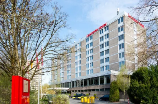 Leonardo Hotel Munich Arabellapark Отели рядом с достопримечательностью «Энглишер Гартен»