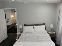 Carefree comfort home โรงแรมในเรดคลิฟ