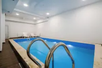 埃默拉爾德博爾若米酒店 - 泳池