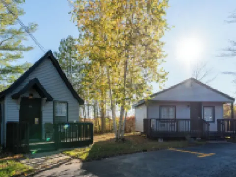 Super 8 by Wyndham Gananoque Country Squire Resort Hotels in Gananoque