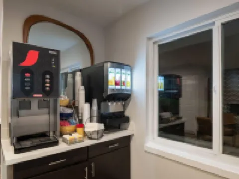 蒙特利市區戴斯酒店 蒙特雷酒店