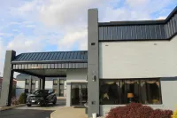 Quality Inn & Suites University Area Hotels in Muncie
