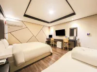 Elysee Hotel Các khách sạn gần Phòng tranh Gallery 604