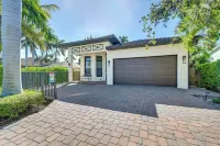 Chic Naples Retreat w/ Private Heated Pool & Lanai - Wifi