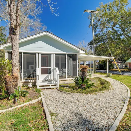 1 Mi to Gulf Coast! Couples Retreat in Long Beach