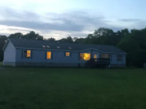 15 Miles from Windham Ski Mountain  Cozy Getaway Cottage: King Bed Game Room カイロのホテル