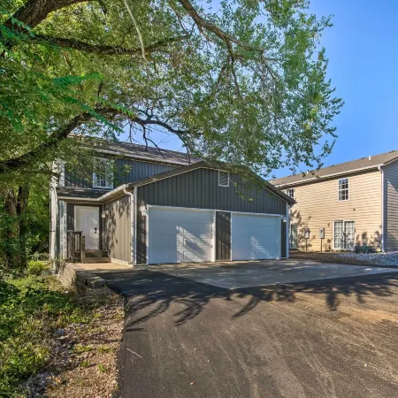 Townhome 1-Min Walk to Lake and Close to Sdc!