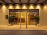 Lemon Tree Suites, Gurugram Hotels near Leopard trail