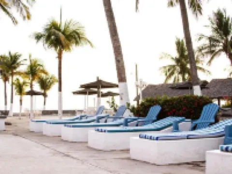 ホテル アリスタ ブガンビリアス トナラのホテル