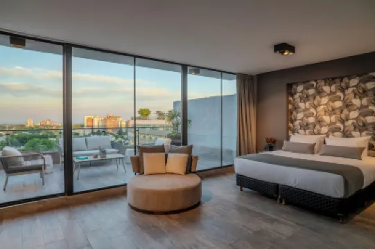 Casa Joseph Libertador Hotels near L.M. Drago Railway Station