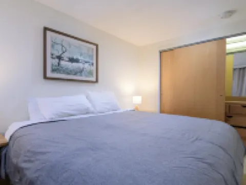 208 Village Gate Studio Bedroom Condo by RedAwning Hotels in Warren