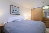 208 Village Gate Studio Bedroom Condo by RedAwning Hotels in Warren
