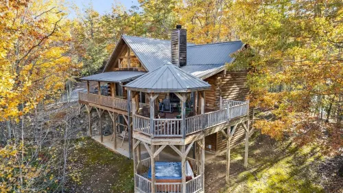 Mountaintop Getaway with Gazeebo Deck Hot Tub & Fireplace! Long range views!