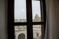 alaca cave cappadocia - pemandangan pegunungan