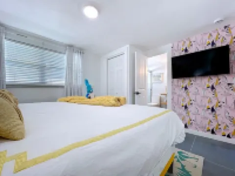 Charming, Family Friendly Newly Renovated Duplex on Holmes Beach