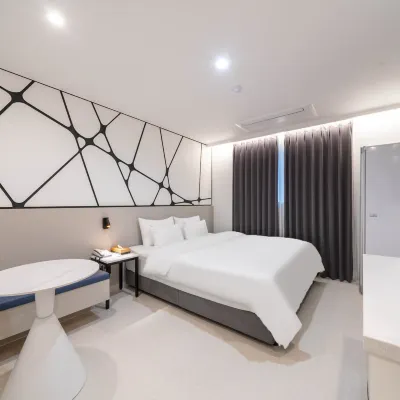 Daejeon Dunsan Gallery Hotels near Tanbang Station