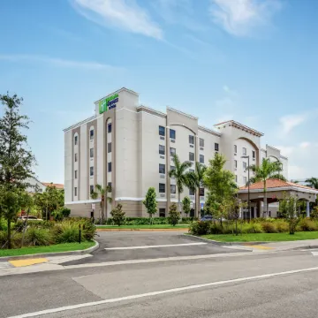 Holiday Inn Express & Suites MIRAMAR by IHG