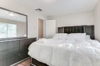 Walkable Haven 1 Mi to Dtwn Phoenix & Chase Field! - شقق