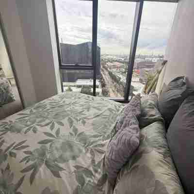 Cosy 2 bedroom apartment with pool, gym and sauna Rooms