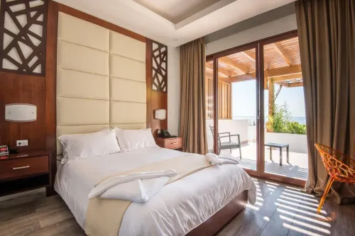 Paraiso Rainforest and Beach Hotel - parking