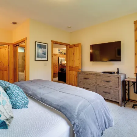 Boulders Truckee Condo Near Donner Lake + Skiing!
