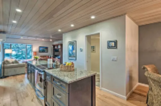 2 Mi to Heavenly Mountain: Tahoe Retreat w/ Views