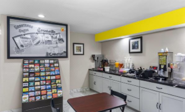 Super 8 by Wyndham Evansville East