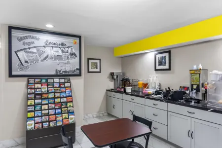 Super 8 by Wyndham Evansville East