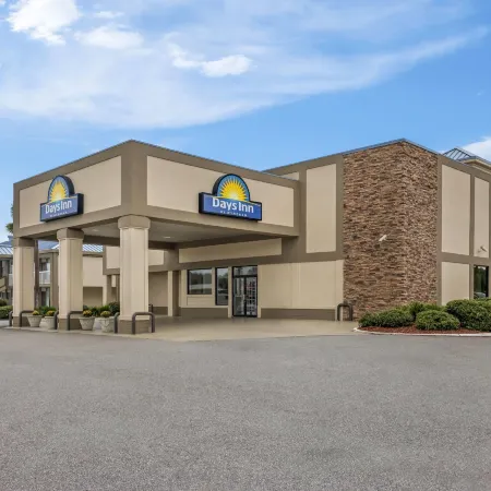 Days Inn by Wyndham Adel I-75
