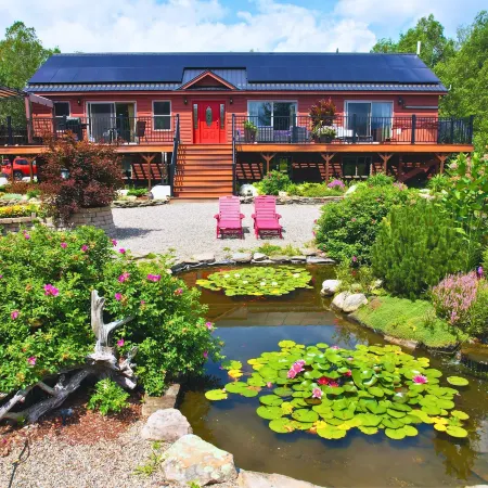 ML 'As Seen on TV' 1 Mile from Mt Washington Hotel, Great Views, Hot Tub, Fire Pit, Beach, Trails!