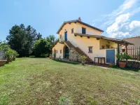 Apartment in Laterina with garden - Homestays