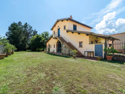 Apartment in Laterina with pool - Homestays