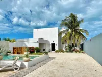 Coastal Casual Bliss: Beach + Pool + Rooftop Deck + Generator + Fast Internet