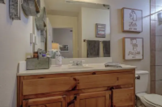 Guest House with horse privilege's, in the country & beautiful neighborhood.