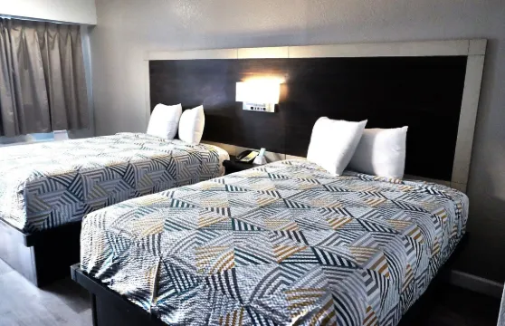 明尼蘇達州伯恩斯維爾 6 號汽車旅館