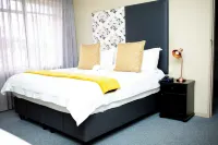 Qs Evander Hotel and Apartments - バー