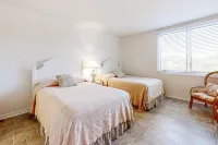 Oceanfront Condo with Large Balcony, Pool, Central AC & Views - Condos