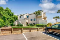 Lovely Oceanfront Townhouse in Summer Beach Village w/Shared Pool, Central AC